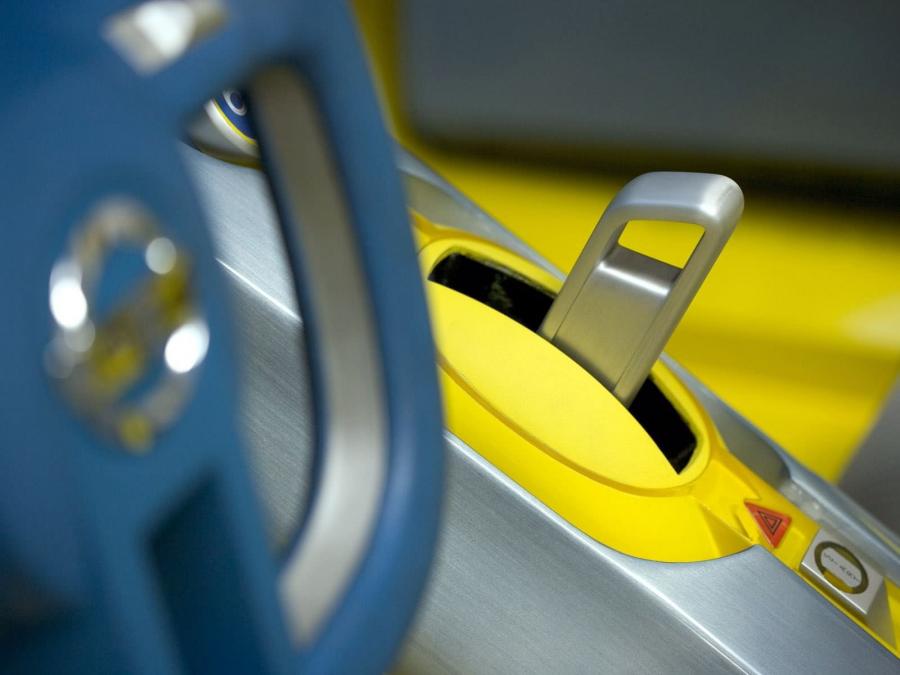 Nissan Urge Concept 2006 года  (фото 10 из 27)